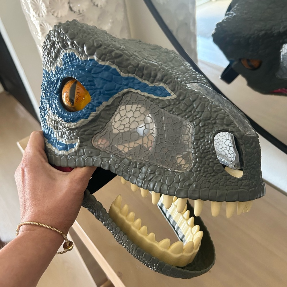 Mattel Jurassic World Dominion Velociraptor Blue Dinosaur Kids Mask Dinosaur